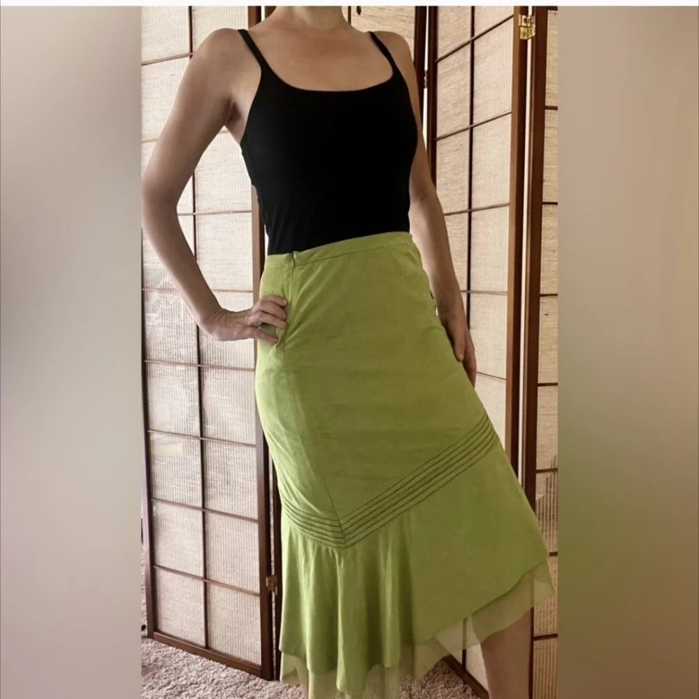 EUC Vintage faux SUEDE over mesh asymmetrical lime / avocado green mini skirt - Picture 10 of 10